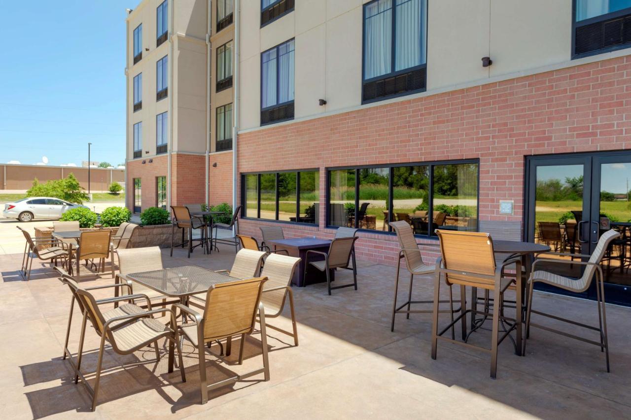 Best Western Plus Centralia Hotel & Suites Exterior photo